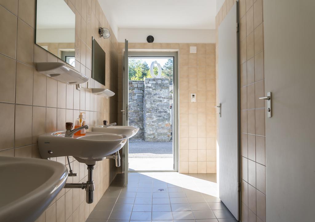 Ostello & Camping Riposo Hotell Losone Exteriör bild