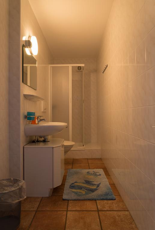 Ostello & Camping Riposo Hotell Losone Exteriör bild