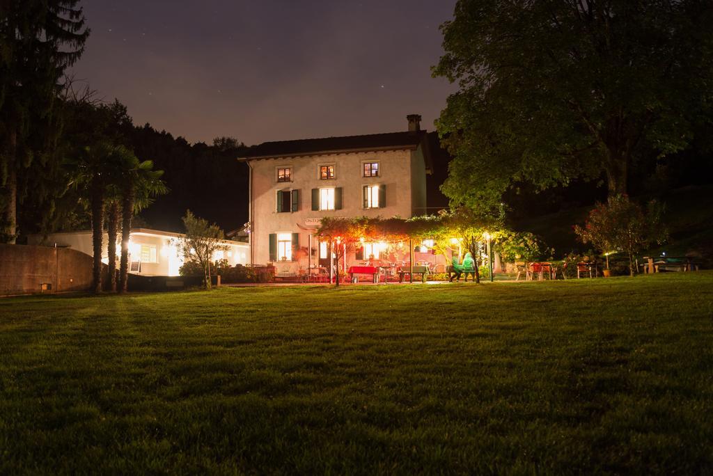 Ostello & Camping Riposo Hotell Losone Exteriör bild
